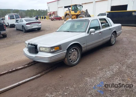 1997 Lincoln Town Car Executive из США, поврежденный, VIN 1LNLM81W8VY669978
